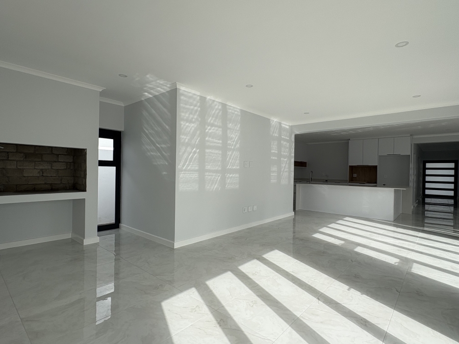 5 Bedroom Property for Sale in Sandown Western Cape